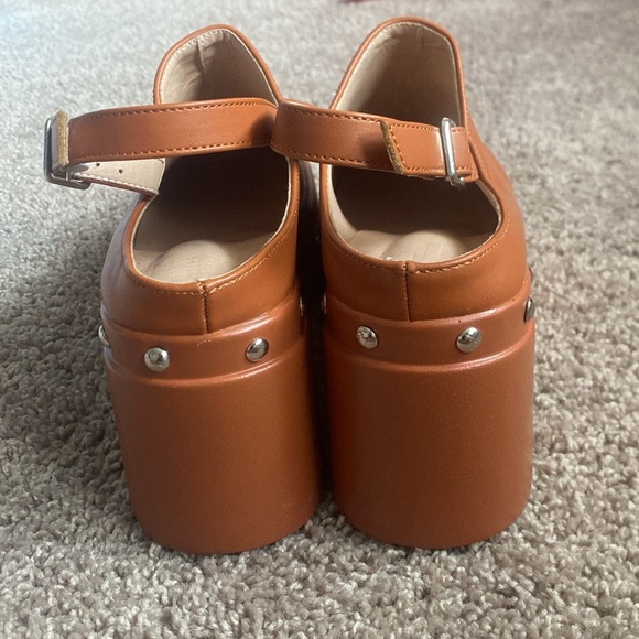 SHEIN Rust Brown Clogs - Picture 7 of 8